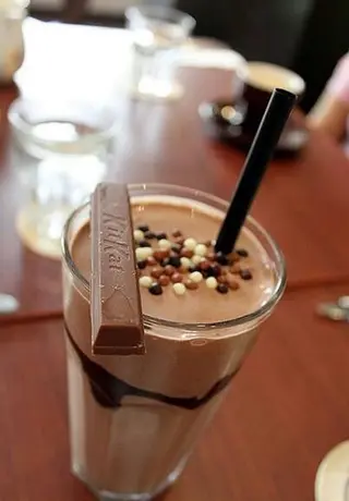 Kit Kat boba shake