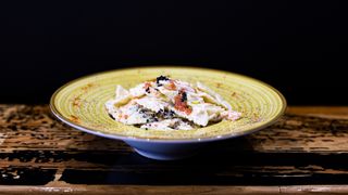 Farfalle con salmone e caviale