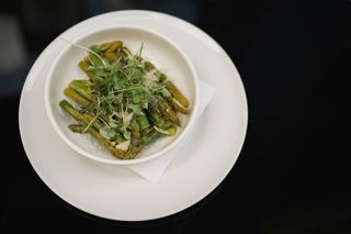 Sparanghel cu unt si parmesan