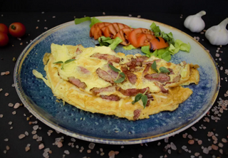 Omletă cu şuncă şi cașcaval