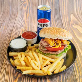 Extra Cheese burger, pomfrit i Pepsi