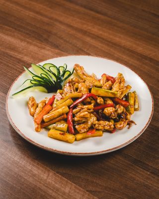 17. Lačao lignje sa paprikom, tikvicom i šargarepom