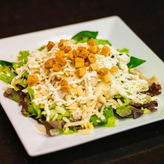 Base De Hojas Variadas Caesar Con Pollo