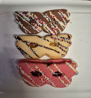 Mascherine miste di pasta frolla con marmellata e  cioccolata 3 pezzi