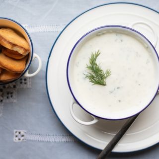 მაწვნის სუპი (ცხელი)