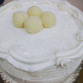 Bolo Beijinho de Coco com Doce de Leite