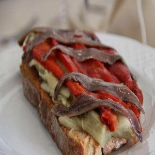 tosta Escalibada y Anchoas  Cantabrico