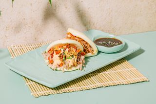 Bao buns pulled chicken