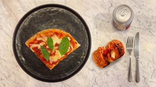 Pizza tonda, supplì e bibita