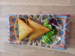 Chiken Samosas ( Pollo ) (2 Uds.)