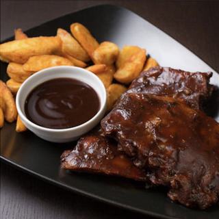 Coaste de porc bbq cu garnitură la alegere