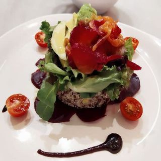 Ensalada De Quinoa Y Salmón