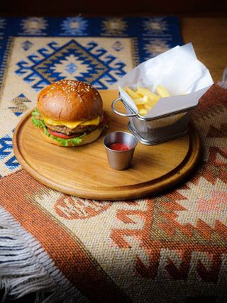 Двойной говяжий чизбургер агрегаторы