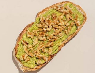Tostada Con Aguacate Y Nueces