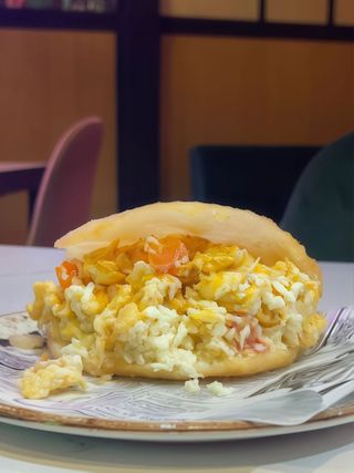 Arepa de huevo revuelto