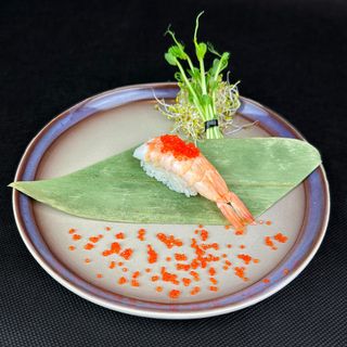 Nigiri Krewetka gotowana z tobiko 1szt.