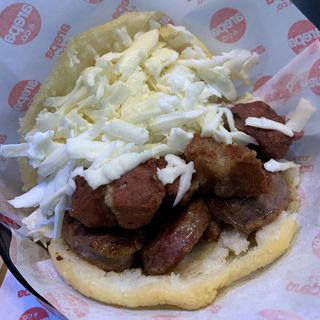 Arepa De Cochino Frito
