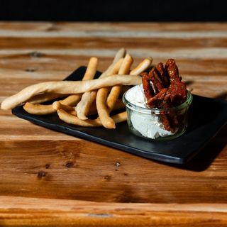 Pomodori secchi e robiola