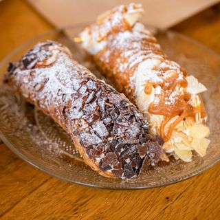 Cannoli caramel