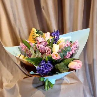 Buchet cu lalele și zambile