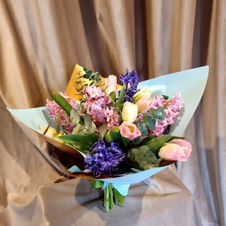 Buchet cu lalele și zambile