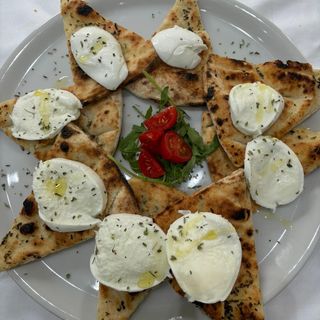Focaccia con mozzarella di bufala