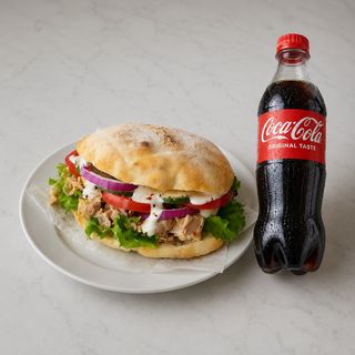 Piletina u domaćem tijestu  sa  sirom + Coca-Cola