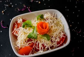 salata rosii cu telemea