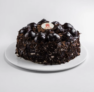 Вишневый торт с профитролями (средний)