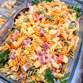 Ensalada tropical de pasta