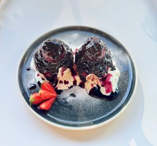 Papanasi cu Smantana si Gem de Afine