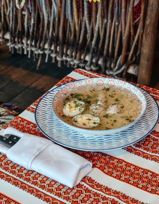 Бульйон курячий з лапшою та яйцем