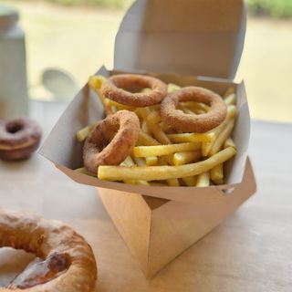 Miks - pomfrit / onion rings