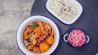 Gai Pad Nahm Prik Pao (kurczak sł-kwaśny)