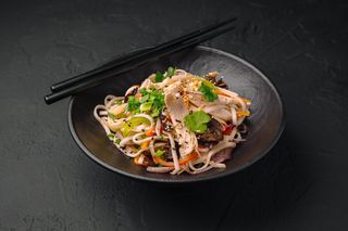 Udon cu carne de pui