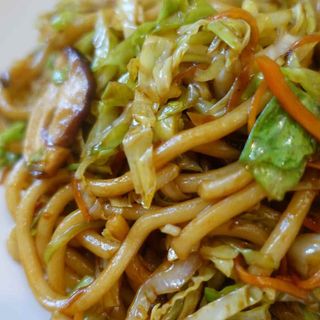 143.Yaki udon con verdure