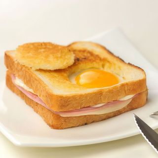 sándwich mixto con huevo