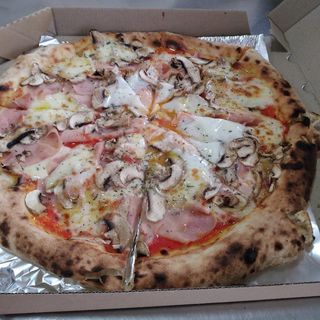 Capricciosa pizza