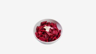 Salata de sfecla rosie cu hrean