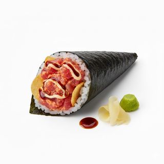 67. 2 Pezzi temaki spicy maguro