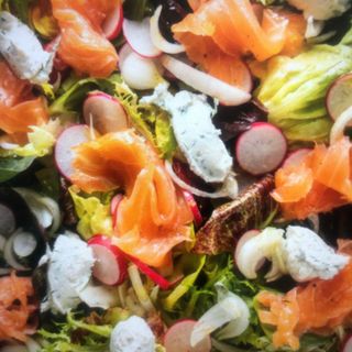 Insalatona di salmone affumicato