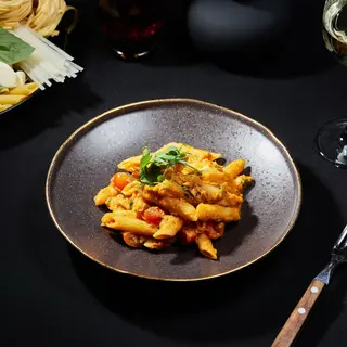Penne cu ton și sos de roșii