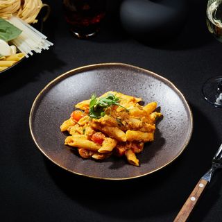 Penne cu ton și sos de roșii