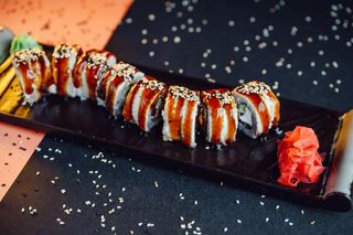 Албыр қосылған Канада роллы/Ролл "Канада" с лососем 