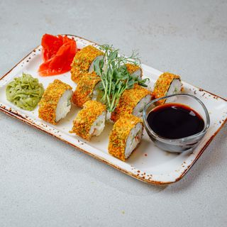 Жареный ролл с лососем