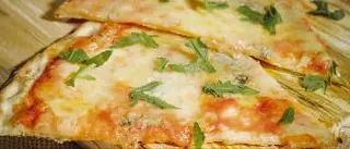 Pizza piatto pizzaiolo