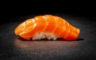 231. Nigiri salmone - 2 pezzi