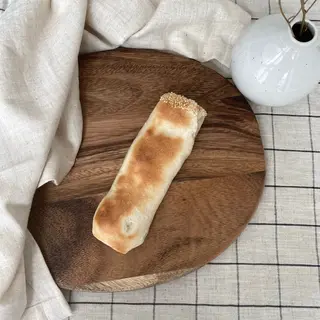 Luna z mozzarellą, szpinakiem i suszonymi pomidorami