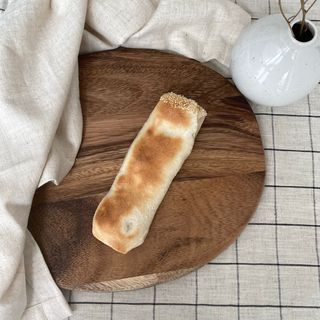 Luna z mozzarellą, szpinakiem i suszonymi pomidorami