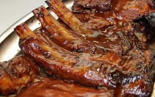 Costilla Frita Con Salsa De Barbacoa